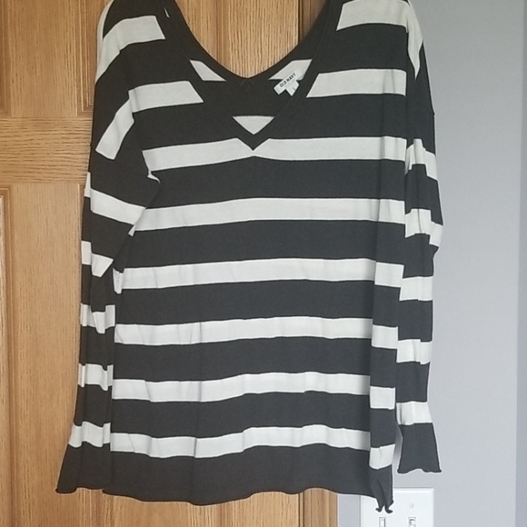 Old Navy Sweaters - Charcoal & white sweater